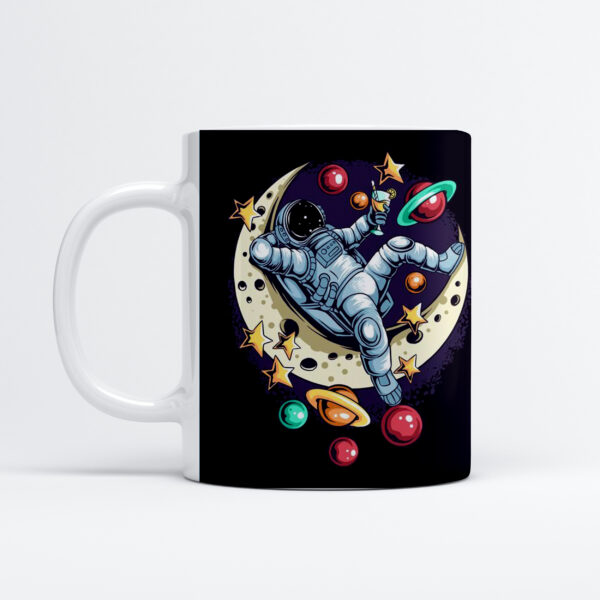 astronaut-mug-carbon-carbonak-1- 70-carbon -فروشگاه محصولات چاپی-ماگ با طرح فضانورد روی ماه- فضانورد- کاربن- کاربنک- ماگ- لیوان- سابلیمیشن- فضانورد- astronaut